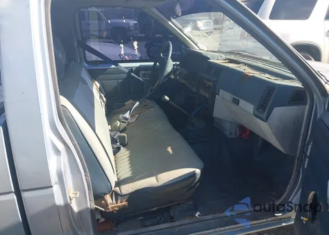 1987 Nissan D21 Short Bed из США, поврежденный, VIN 1N6ND11S2HC333484